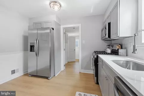 Entry Way - 702 Chestnut St, Delanco, NJ 08075 photo 5 of 18