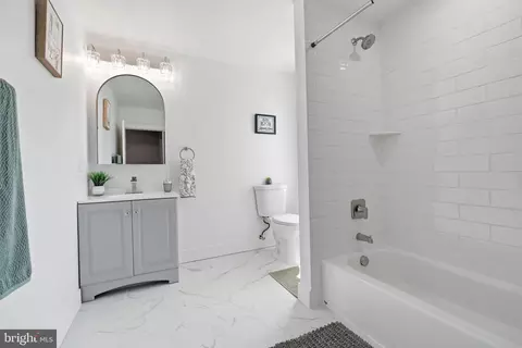 Bath - 702 Chestnut St, Delanco, NJ 08075 photo 1 of 2