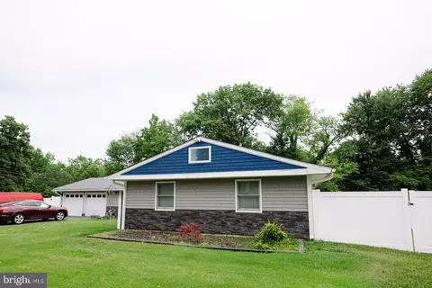 138 Crestview Dr, Willingboro, NJ 08046