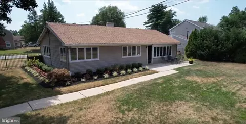 81 Somerset Dr, Willingboro, NJ 08046