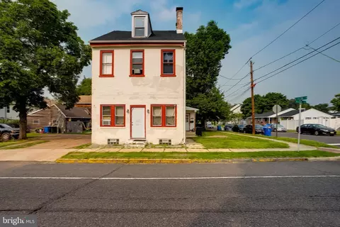 1017 High St, Burlington, NJ 08016