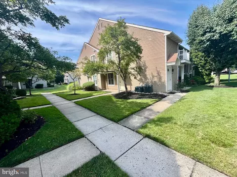 139 Bradford Ct, Mount Laurel, NJ 08054