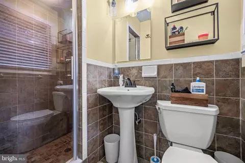Bath - 166 Larrison Rd, Wrightstown, NJ 08562 photo 3 of 3