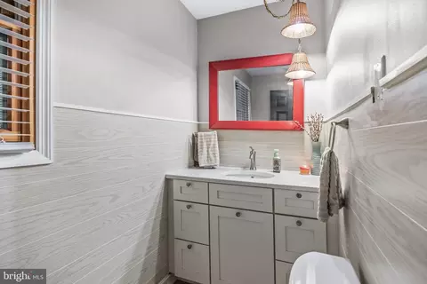 Bath - 166 Larrison Rd, Wrightstown, NJ 08562 photo 1 of 3