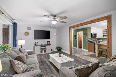 Entry Way - 166 Larrison Rd, Wrightstown, NJ 08562 photo 2 of 3