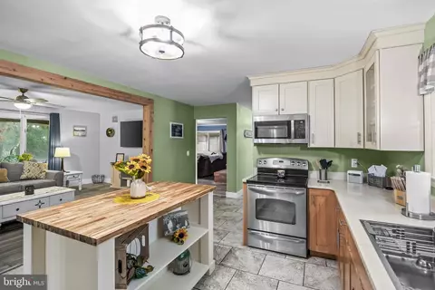 Kitchen - 166 Larrison Rd, Wrightstown, NJ 08562 photo 4 of 4