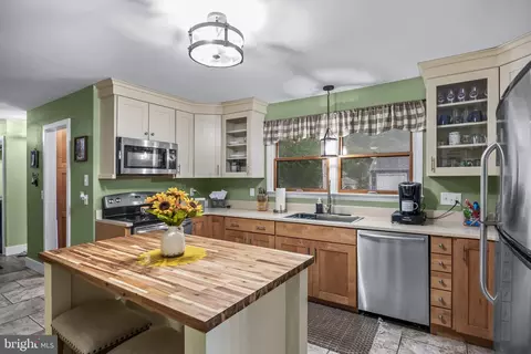 Kitchen - 166 Larrison Rd, Wrightstown, NJ 08562 photo 1 of 4