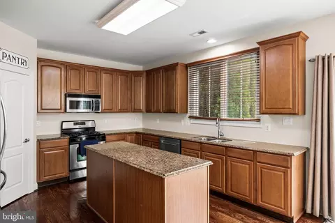 Kitchen - 23 Kyle Ct, Mount Laurel, NJ 08054 photo 4 of 4