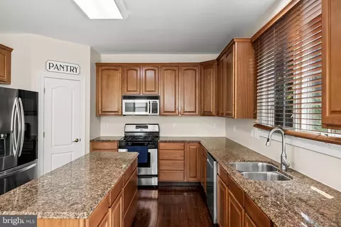 Kitchen - 23 Kyle Ct, Mount Laurel, NJ 08054 photo 3 of 4