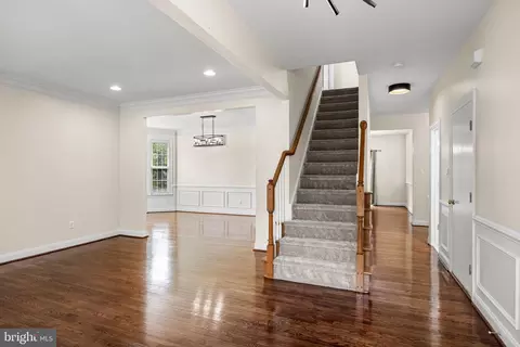 Entry Way - 23 Kyle Ct, Mount Laurel, NJ 08054 photo 2 of 7