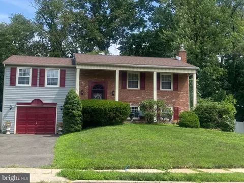 18 Fairmount Dr, Willingboro, NJ 08046