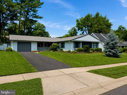 19 Eddington Ln, Willingboro, NJ 08046