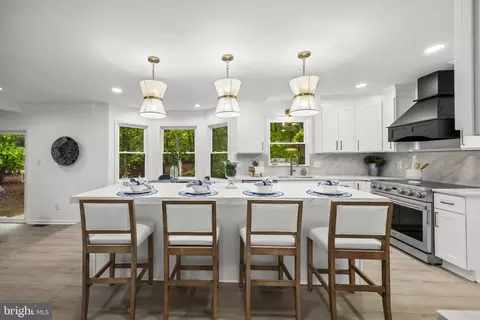 1 Dickson Dr, Medford, NJ 08055