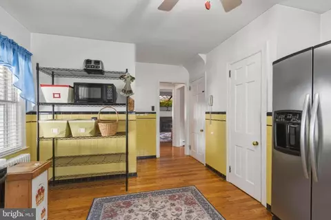 Entry Way - 42 Devon Rd, Mount Holly, NJ 08060 photo 2 of 7