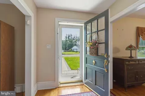 Entry Way - 42 Devon Rd, Mount Holly, NJ 08060 photo 1 of 7
