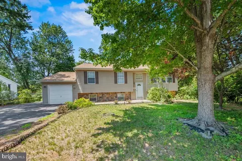 302 Cheyenne Trl, Browns Mills, NJ 08015