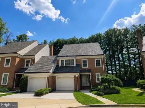 142 Foxwood Dr, Moorestown, NJ 08057