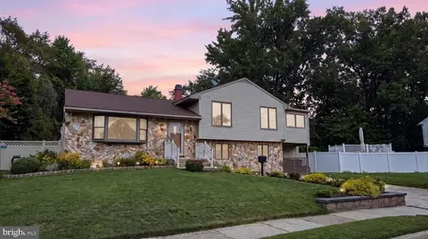 19 Walnut Dr, Burlington, NJ 08016