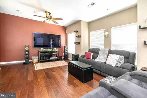 Living - 3 Fox Ct, Delran, NJ 08075 photo 2 of 2
