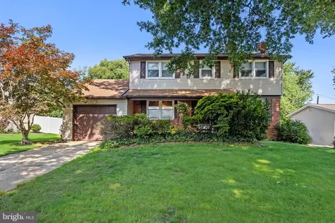 114 Ramblewood Pkwy, Mount Laurel, NJ 08054
