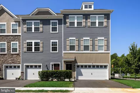 2 Naples Ln, Mount Laurel, NJ 08054
