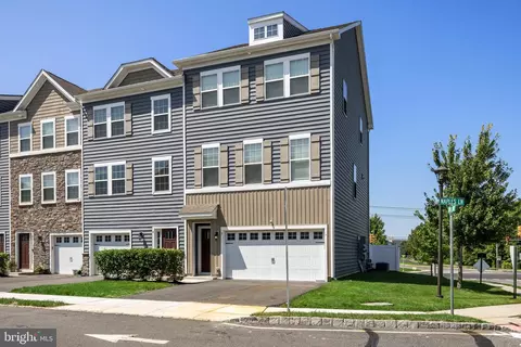 2 Naples Ln, Mount Laurel, NJ 08054