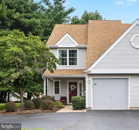 250 Birch Hollow Dr, Bordentown, NJ 08505