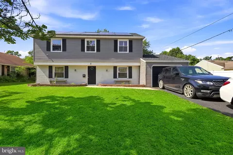 6 Pilgrim Ln, Willingboro, NJ 08046