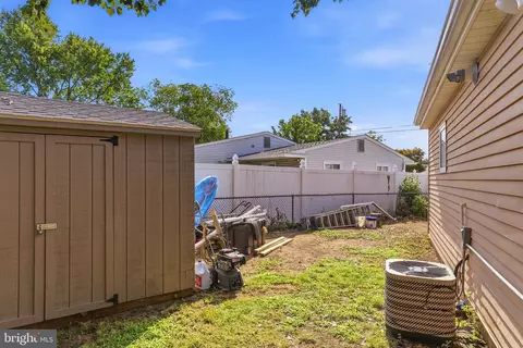 Exterior - 653 Windsor Ave, Maple Shade, NJ 08052 photo 4 of 6