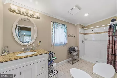 Bath - 653 Windsor Ave, Maple Shade, NJ 08052 photo 1 of 1