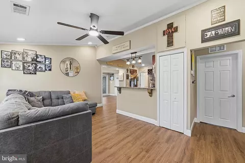 Entry Way - 653 Windsor Ave, Maple Shade, NJ 08052 photo 1 of 1