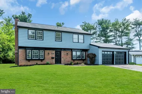 61 Triangle Ln, Willingboro, NJ 08046