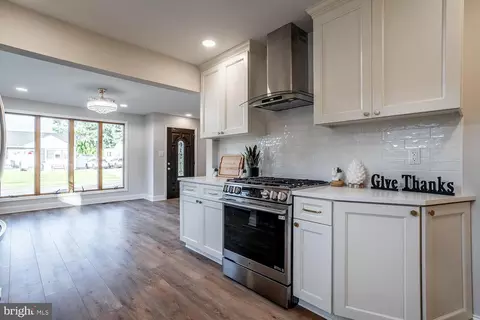 Entry Way - 29 Overbrook Ave, Maple Shade, NJ 08052 photo 4 of 10