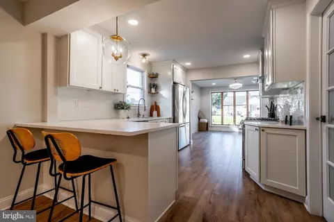 Entry Way - 29 Overbrook Ave, Maple Shade, NJ 08052 photo 5 of 10