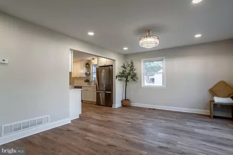 Living - 29 Overbrook Ave, Maple Shade, NJ 08052 photo 2 of 5