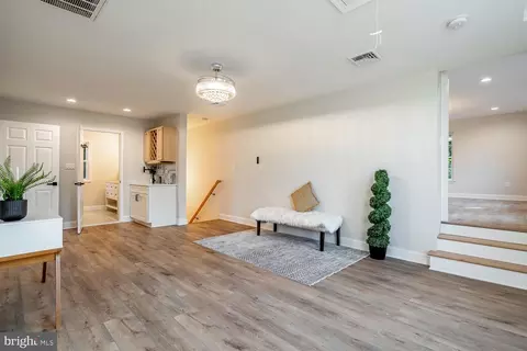 Entry Way - 29 Overbrook Ave, Maple Shade, NJ 08052 photo 8 of 10