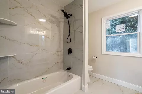 Bath - 29 Overbrook Ave, Maple Shade, NJ 08052 photo 2 of 4