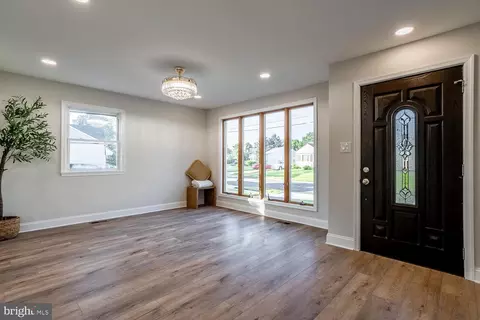 Entry Way - 29 Overbrook Ave, Maple Shade, NJ 08052 photo 1 of 10