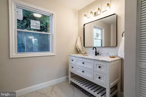 Bath - 29 Overbrook Ave, Maple Shade, NJ 08052 photo 3 of 4