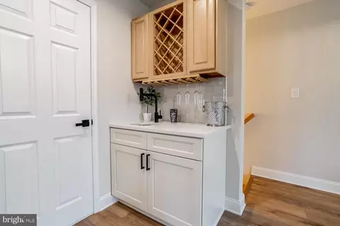 Entry Way - 29 Overbrook Ave, Maple Shade, NJ 08052 photo 9 of 10