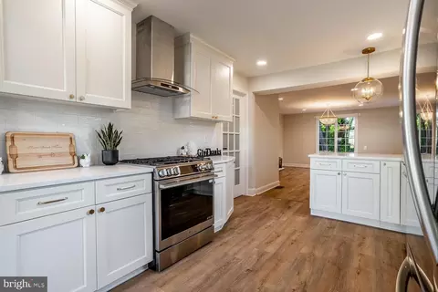 Entry Way - 29 Overbrook Ave, Maple Shade, NJ 08052 photo 2 of 10