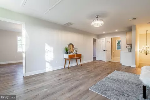 Entry Way - 29 Overbrook Ave, Maple Shade, NJ 08052 photo 7 of 10