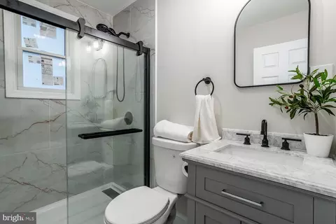Bath - 29 Overbrook Ave, Maple Shade, NJ 08052 photo 1 of 4