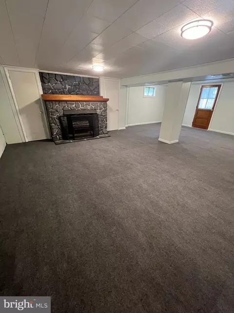 Living - 12 Collins Ln, Maple Shade, NJ 08052 photo 3 of 4