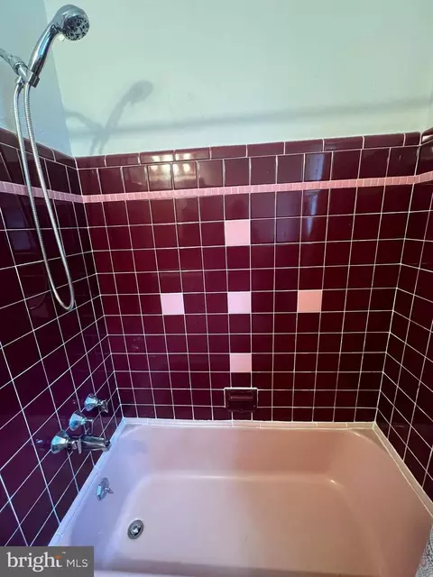 Bath - 12 Collins Ln, Maple Shade, NJ 08052 photo 1 of 2