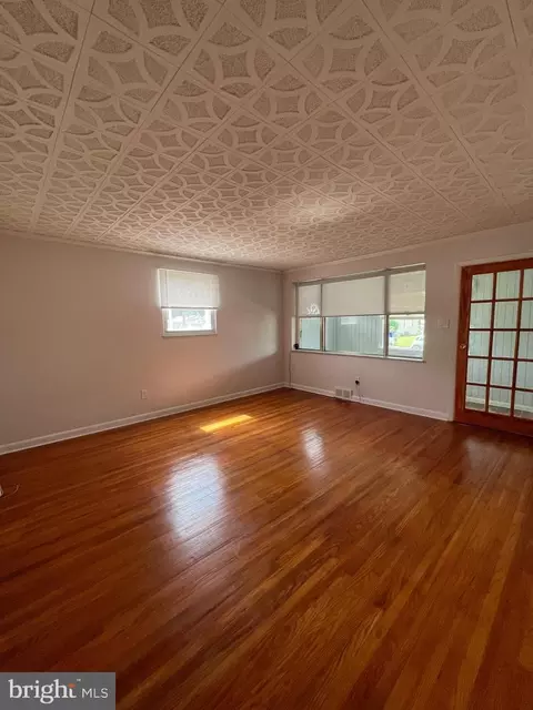 Living - 12 Collins Ln, Maple Shade, NJ 08052 photo 1 of 4
