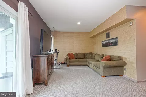 Living - 7 Winterberry Pl, Delran, NJ 08075 photo 1 of 2