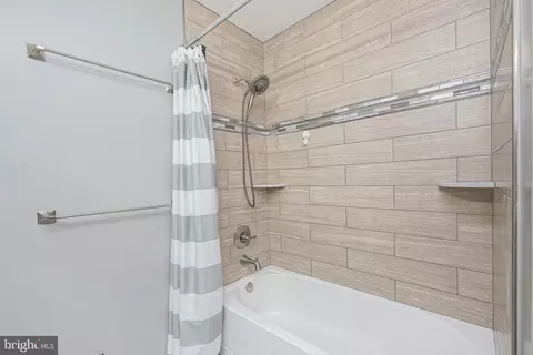 Bath - 7 Winterberry Pl, Delran, NJ 08075 photo 2 of 3