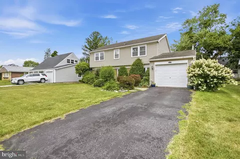 10 Galton Ln, Willingboro, NJ 08046