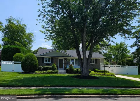 2823 Burgundy Dr, Riverton, NJ 08077